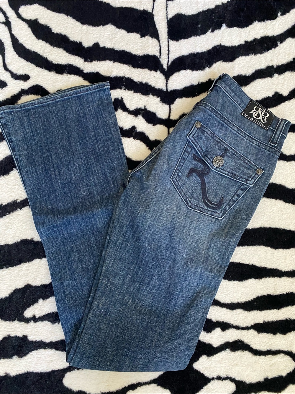 😍Rock & Republic Womens Kasandra Mid Rise Bootcut Jean size 4
